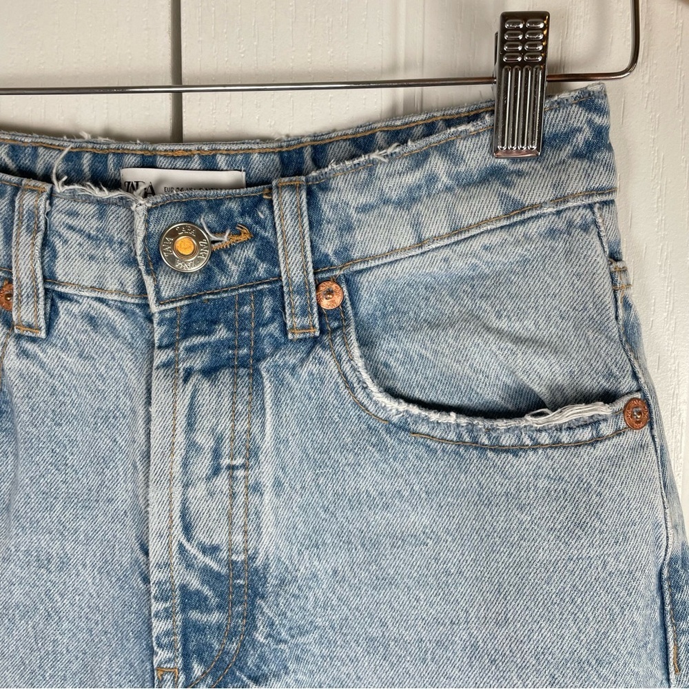 Zara Straight Leg Jeans Women’s 2 Blue Light Wash Button Fly Distressed Fringed - Picture 4 of 16
